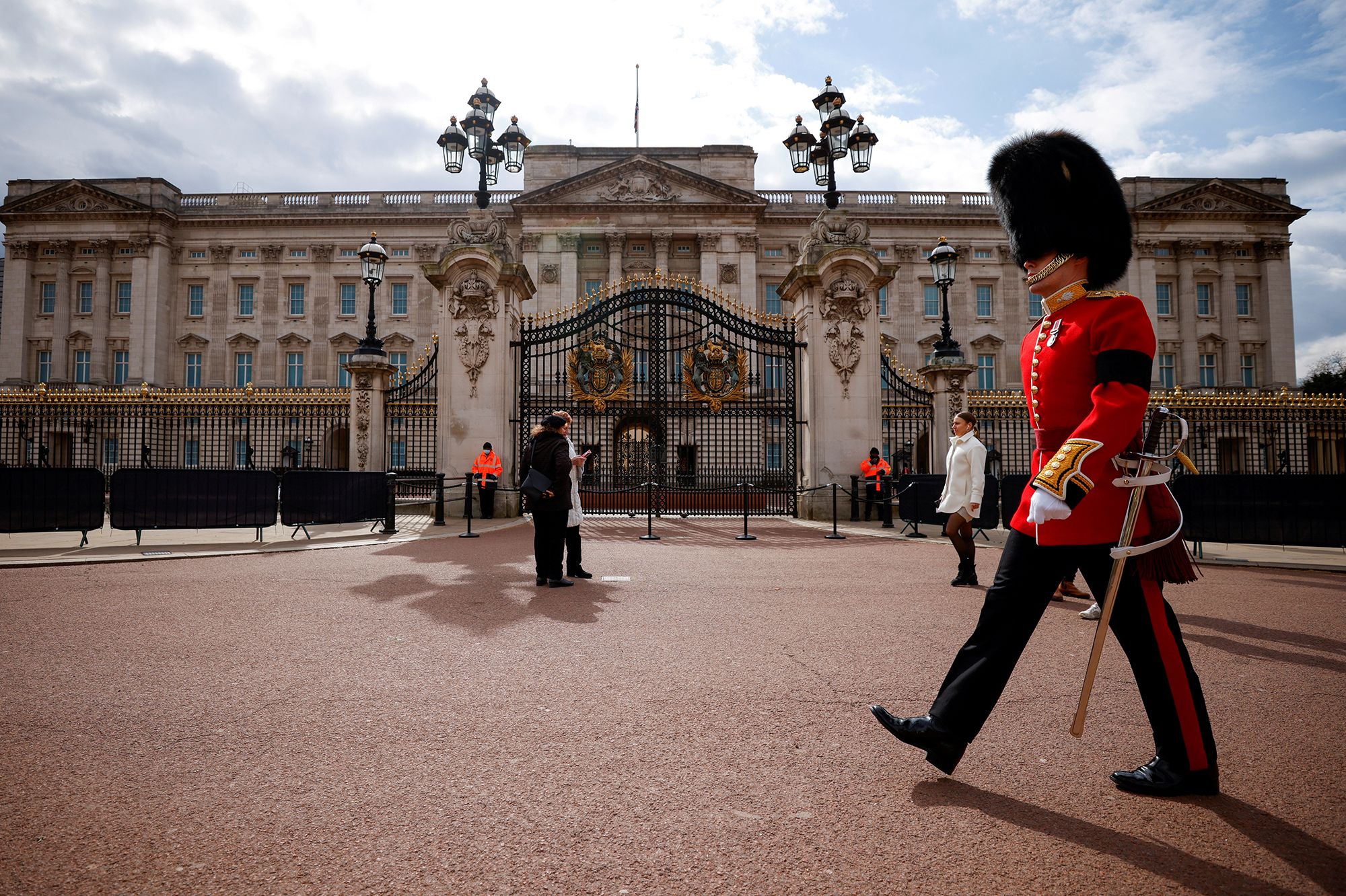 A guardsman outside Buckingham Palace in London